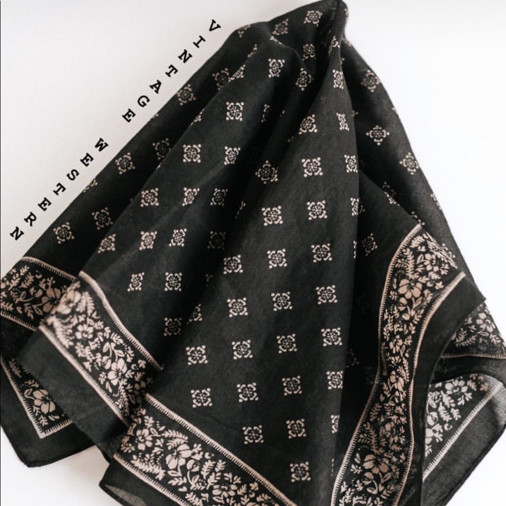 ISO Gigi Pip bandanas